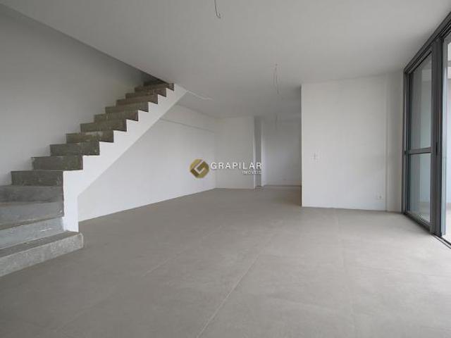 Excelente apartamento duplex novo de alto padrão à