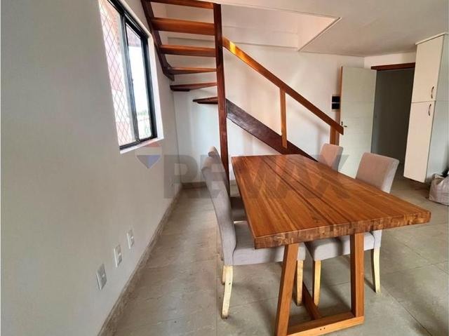 Excelente Apartamento Duplex Semimobiliado para Locação em Lauro De Freitas