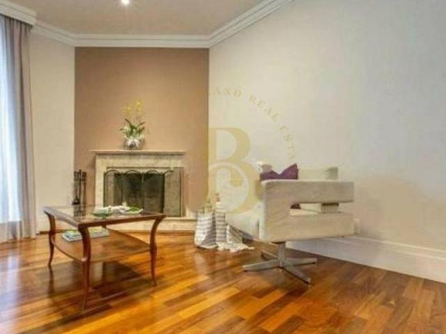 Excelente apartamento, em andar alto, localizado no Campo Belo