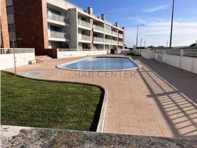 Excelente apartamento em prédio com piscina