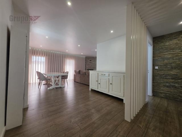 Excelente Apartamento Moderno Totalmente Mobilado com Garagem Box e Vistas Desafogadas