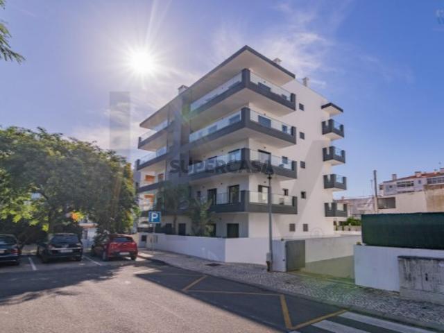 Excelente apartamento novo entre a cidade e o mar