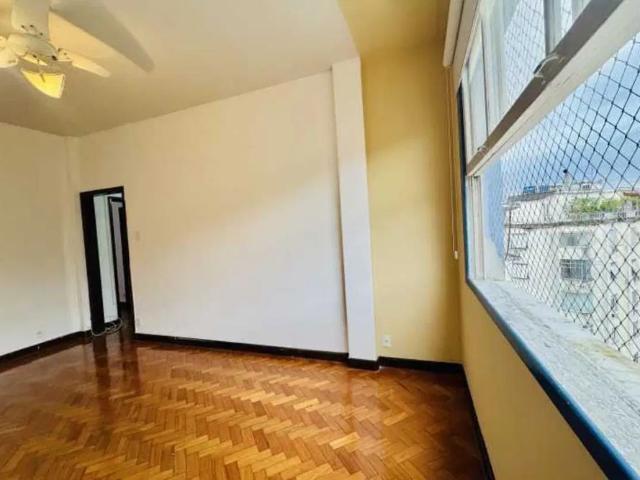 Excelente apartamento na Gloria em andar alto, com vista, próximo ao metrô