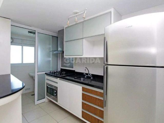 Excelente apartamento semimobiliado de 2 dormitórios e 2 vagas no bairro Jardim Europa!