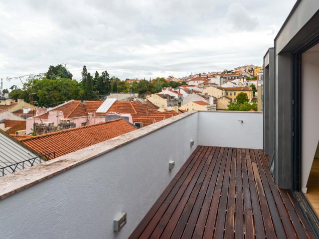 Excelente apartamento Penthouse T4 Duplex praticamente novo com terraço, vista rio e grande
