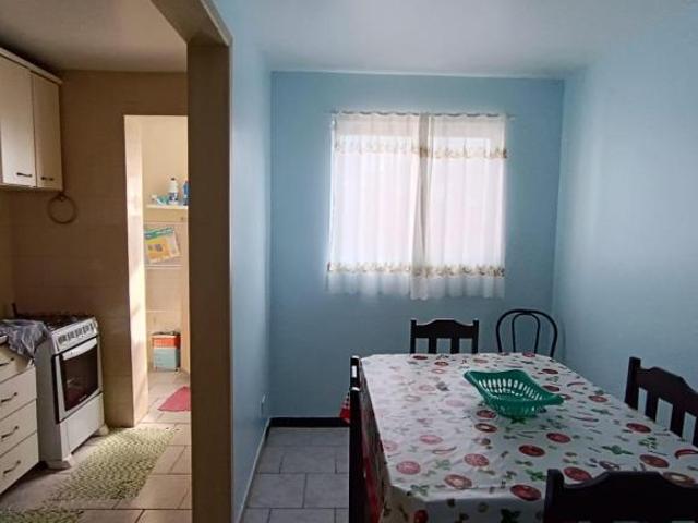 Excelente apartamento próximo a praia central com 2 quartos sendo 1 suíte, 1 vaga de garagem, sala d