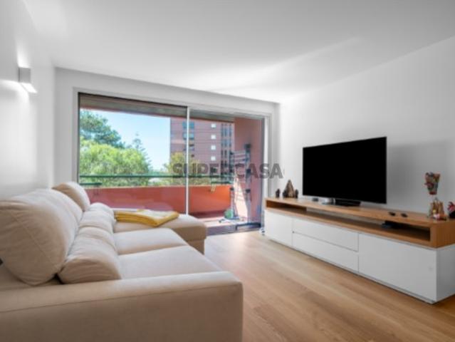 Excelente apartamento renovado a 5 minutos a pé da praia em São João da Caparica