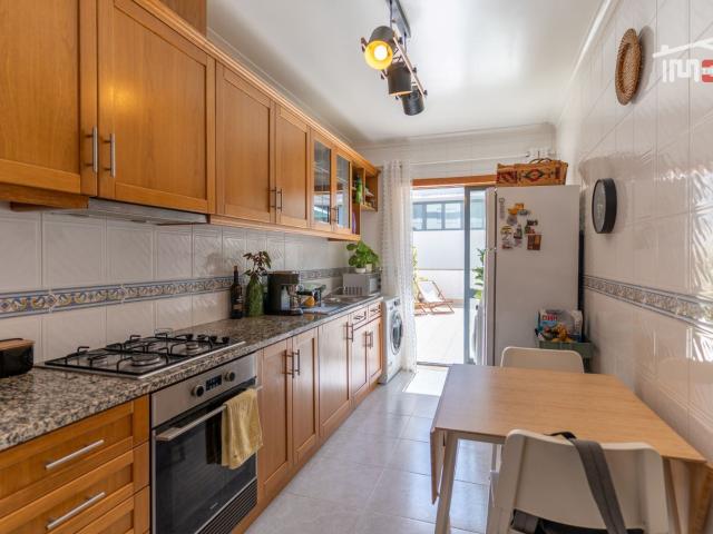 Excelente Apartamento T1 com terraço e garagem, Urbanização Pinhal Mar, Nazaré