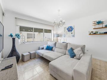 Excelente apartamento T1 mobilado e equipado em Praia da Vitória, Ilha Terceira
