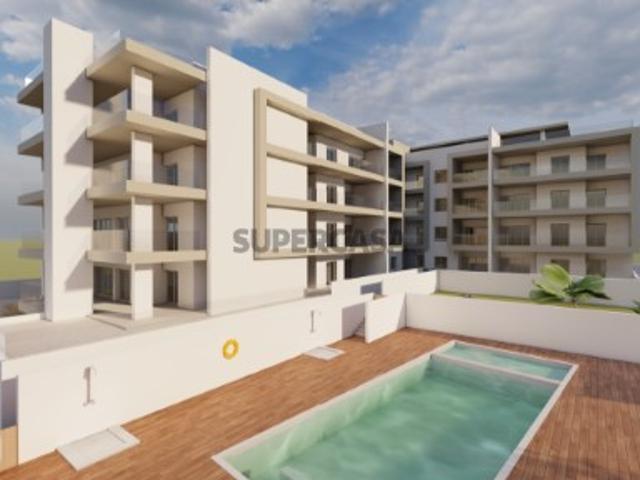 Excelente apartamento T1, novo, boas áreas, condomínio fechado com garagem e piscina, fácil acesso para pessoas com mobilidade reduzida, 700m2 da praia. Albufeira
