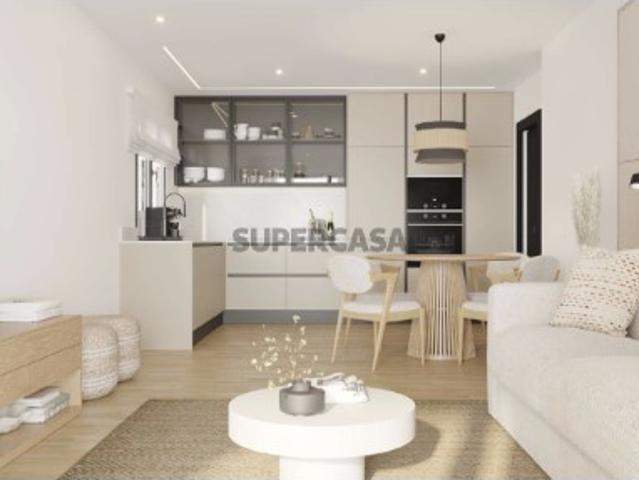 Excelente apartamento T1, novo, boas áreas, condomínio fechado com garagem e piscina, fácil acesso para pessoas com mobilidade reduzida, 700m2 da praia. Albufeira