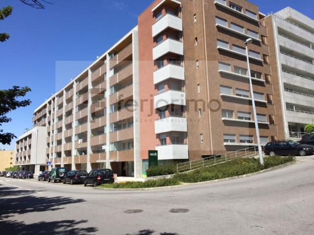 EXCELENTE APARTAMENTO T1 PARA ARRENDA JUNTO AO COMPLEXO Vitória SC