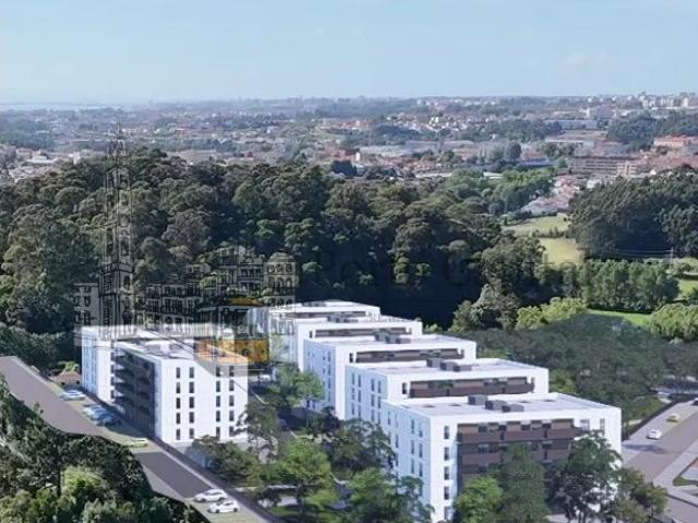 EXCELENTE APARTAMENTO T2, COM COZINHA EQUIPADA INCLUINDO MAQUINA DE LAVAR A LOIÇA E ROUPA, VARANDA E UM LUGAR DE GARAGEM, EM VILA NOVA DE GAIA A 5 MINUTOS DA PRAIA