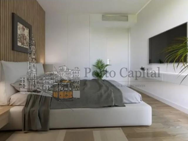 EXCELENTE APARTAMENTO T2, COM COZINHA EQUIPADA INCLUINDO MAQUINA DE LAVAR A LOIÇA E ROUPA, VARANDA E UM LUGAR DE GARAGEM