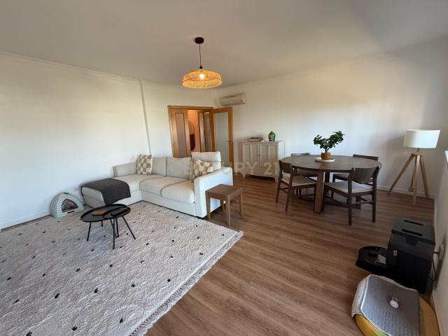 Excelente apartamento T2 com garagem box em Santa Marta Corroios