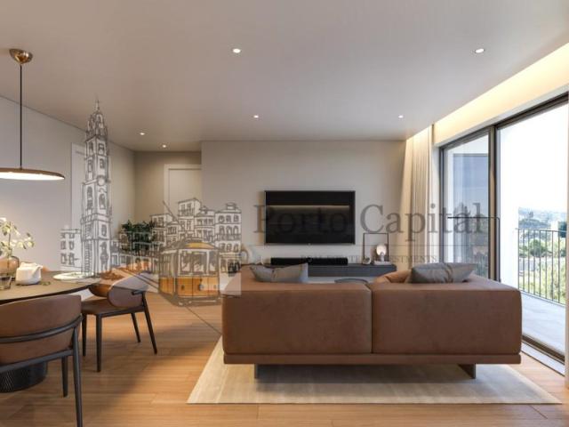 EXCELENTE APARTAMENTO T2 COM VARANDA, DOIS LUGARES DE GARAGEM E ARRUMO, NO CENTRO DA CIDADE