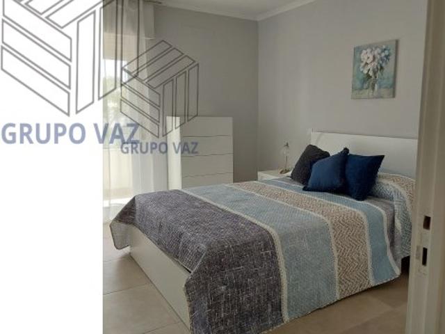 Excelente apartamento T2 amplo contrato Anual, renovável Estacionamento privado no exterior