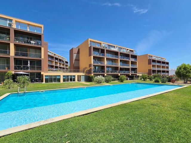 Excelente Apartamento T2 Duplex em condominio fechado com pi. 250m² Portimão