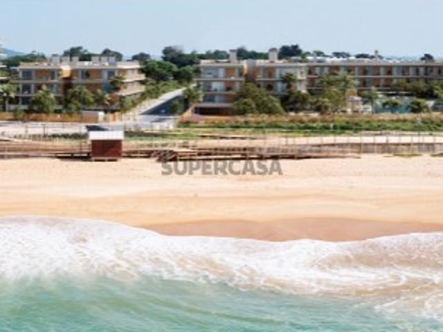 Excelente Apartamento T2, NOVO! Primeira linha do mar, com 2 estacionamentos