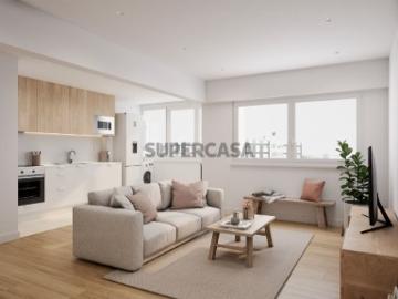 Excelente apartamento T2 situado na Impasse da Ilha da Graciosa em remodelação