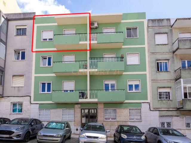 Excelente Apartamento T2 para Arrendamento Mobilado na Rua Cecília Meireles – S. Domingos de Benfica