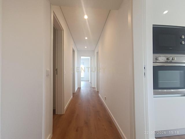 Excelente apartamento T2 para arrendamento no Lazarim, Caparica
