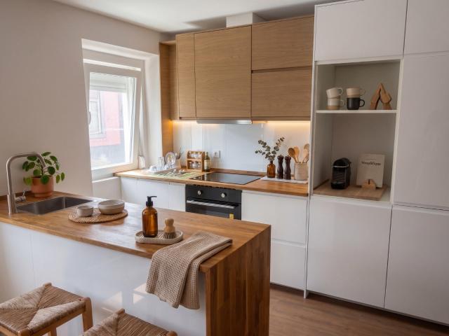 Excelente Apartamento T2 Totalmente Remodelado com Terraço – Ao lado do Palácio de Queluz