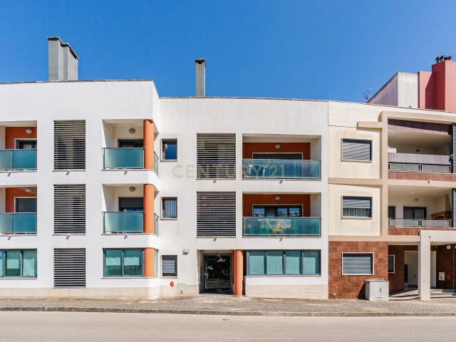 T3+1 Duplex com Box e Churrasqueira | Quinta da Fábrica | Vale de Milhaços