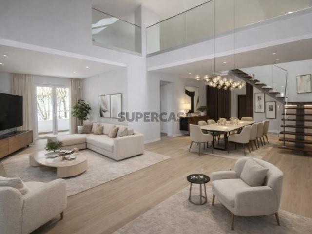 Excelente apartamento T3 + 1 no Centro de Carcavelos com Acabamentos de Luxo e Box