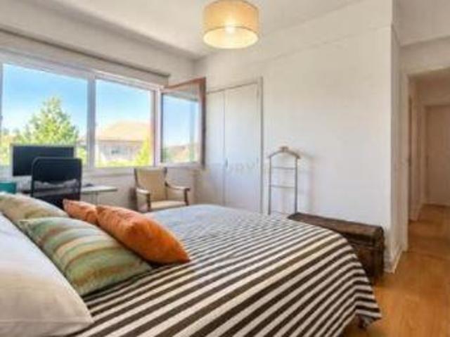 Excelente apartamento T3 + 2 com sótão e garagem | Espaço, luz e versatilidade em Santo António dos Olivais Coimbra
