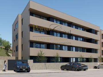 EXCELENTE APARTAMENTO T3, COM COZINHA EQUIPADA, VARANDA E LUGAR DE GARAGEM, EM VALADARES PERTO DA PRAIA