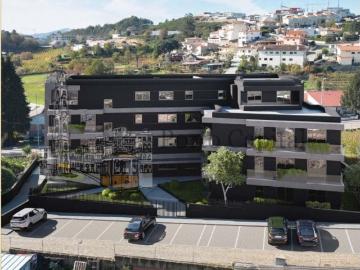 EXCELENTE APARTAMENTO T3, COM VARANDAS E DOIS LUGARES DE GARAGEM, NO CENTRO DE LOUSADA, A PREÇO DE LANÇAMENTO 323.550 EUROS PVP 359.500 EUROS