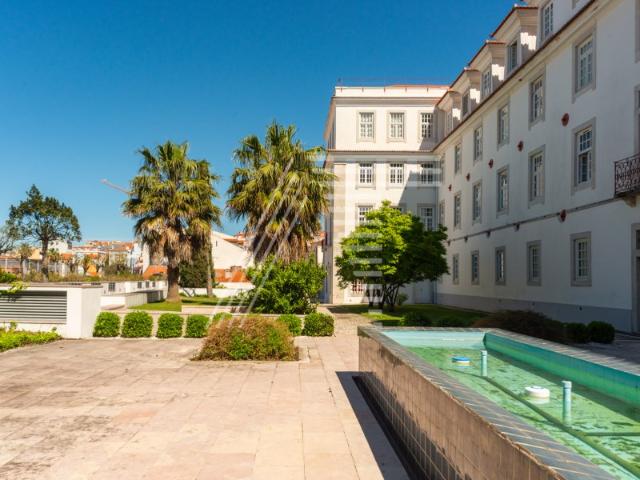 Excelente Apartamento T3 de luxo no Convento dos Inglesinhos com terraço privativo, com segurança 24h, jardins e garagem