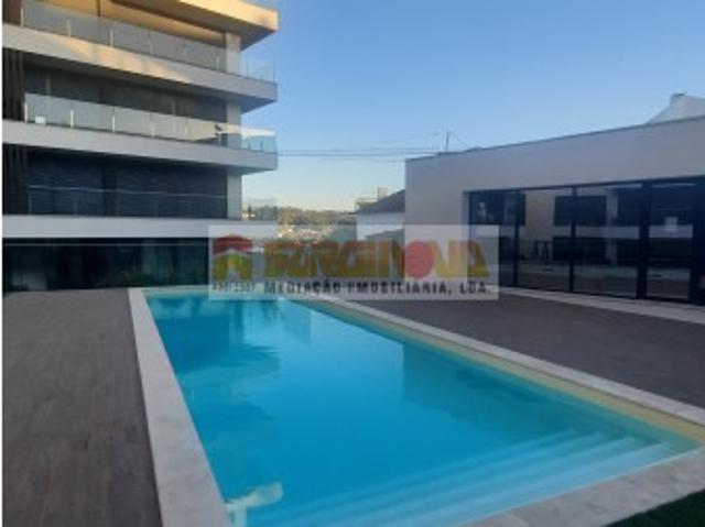 Excelente apartamento T3 em Condomínio Fechado com Piscina