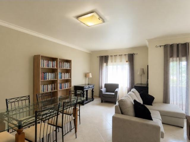 Apartamento T3 em Alcanena com Garagem e Arrecadação
