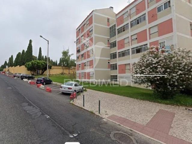 Excelente apartamento T3 Junto ao Cemitério de Benfica
