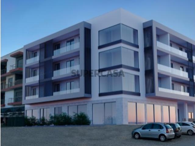 Excelente apartamento tipo T2, com pé direito de 3,80m2, ideal para fazer mesanine, R/C