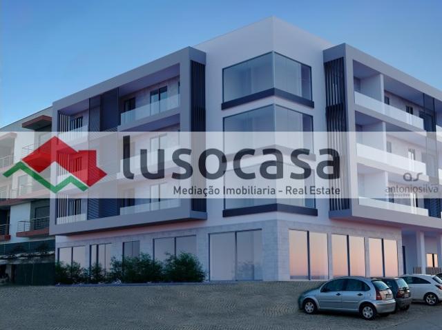 Excelente apartamento tipo T2, com pé direito de 3,80m2, ideal para fazer mesanine, R/C