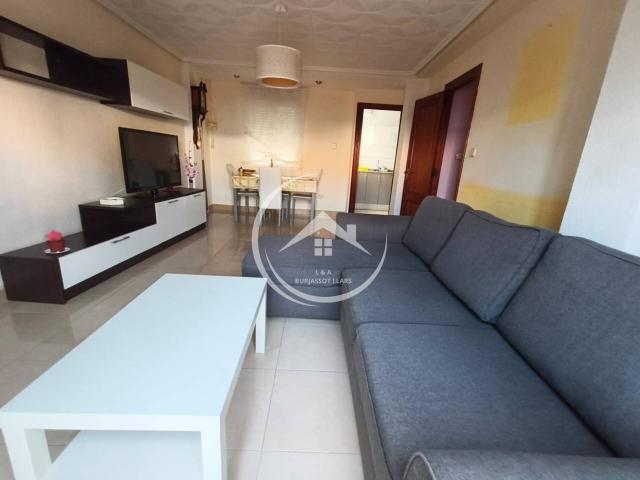 EXCELENTE ÁTICO PARA DISFRUTARLO MIENTRAS ESTUDIAS, UNA AMPLIA TERRAZA, VIVIENDA EQUIPADA MUY AGRADABLE