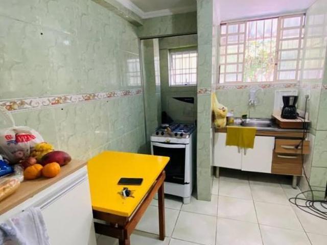 Excelente bangalo duplo com um dormitorio na parte superio e com vaga de garagem