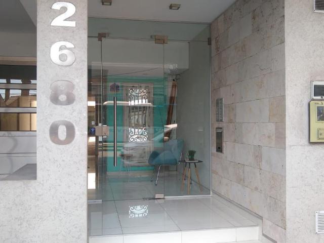 Excelente departamento de 2 ambientes al contrafrente con cochera descubierta. Temperley E