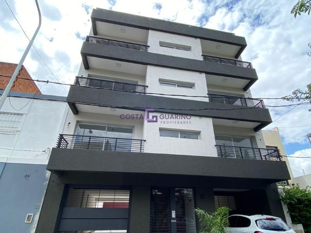 Excelente departamento de 2 ambientes en 3º piso al frente con balcón y terraza
