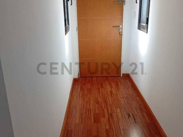 Excelente departamento de 2 dormitorios con placares, zona centrica, muy luminoso, 4 años de antigue