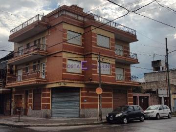 Excelente departamento de 4 ambientes en primer piso con balcón y terraza