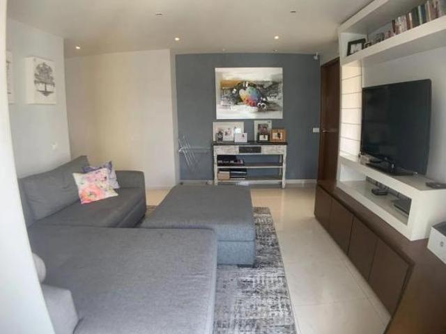 EXCELENTE DEPARTAMENTO CON BALCÓN REMODELADO