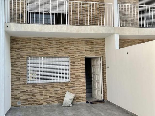 Excelente Duplex de 3 amb Cochera Patio!