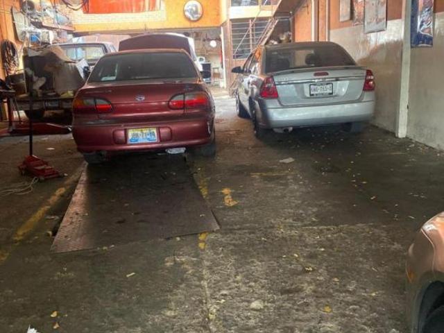 Excelente finca de dos locales grandes y departamento arriba