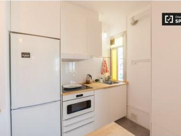 Excelente habitación en alquiler en apartamento de 4 dormitorios en Sant Martí