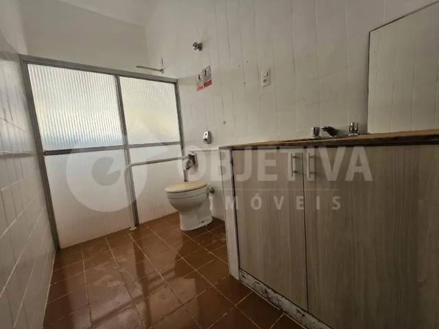Excelente Imóvel comercial todo reformado na região central de Uberlandia disponível para Aluguel