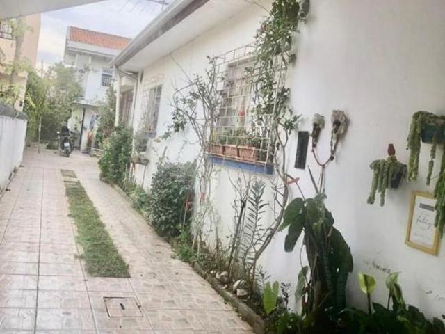 Excelente imóvel com duas casas independentes no Vale do Pinhão 2 km do centro